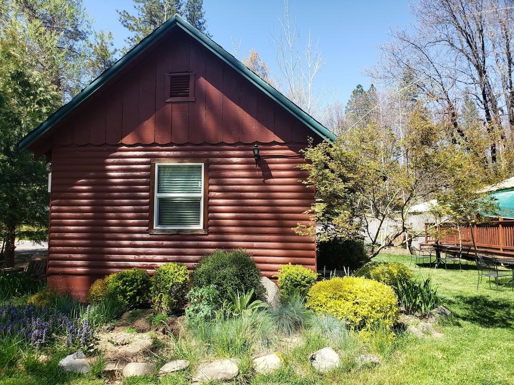 גרובלנד Yosemite Riverside Inn מראה חיצוני תמונה