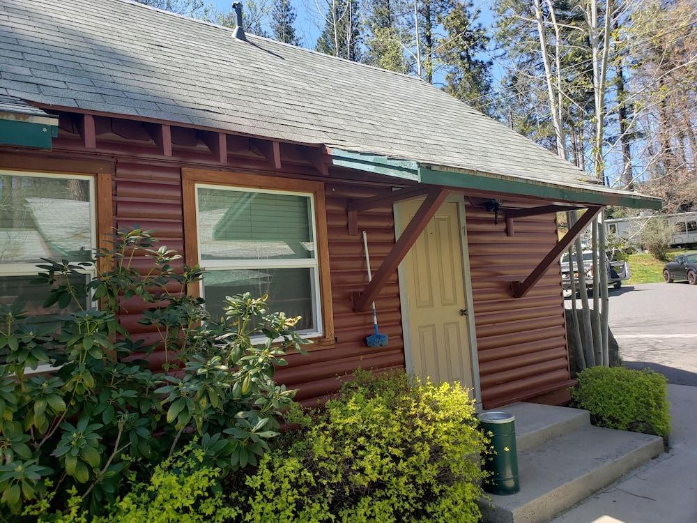 גרובלנד Yosemite Riverside Inn מראה חיצוני תמונה