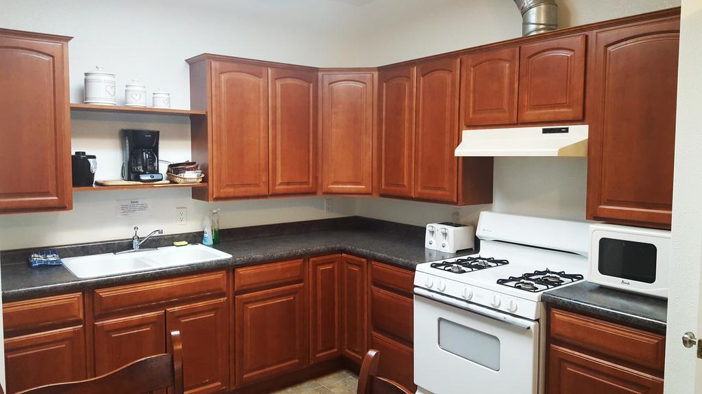 גרובלנד Yosemite Riverside Inn מראה חיצוני תמונה