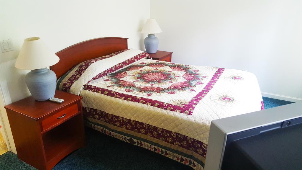 גרובלנד Yosemite Riverside Inn מראה חיצוני תמונה