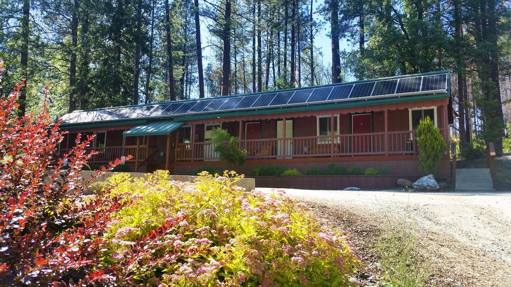 גרובלנד Yosemite Riverside Inn מראה חיצוני תמונה